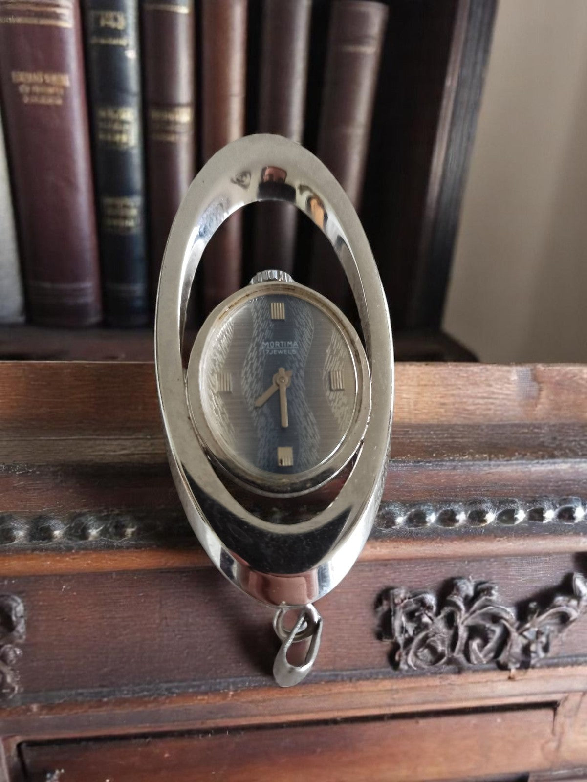 Montre pendentif femme Mortima vintage mécanique, cadran bleu, années 60-70
