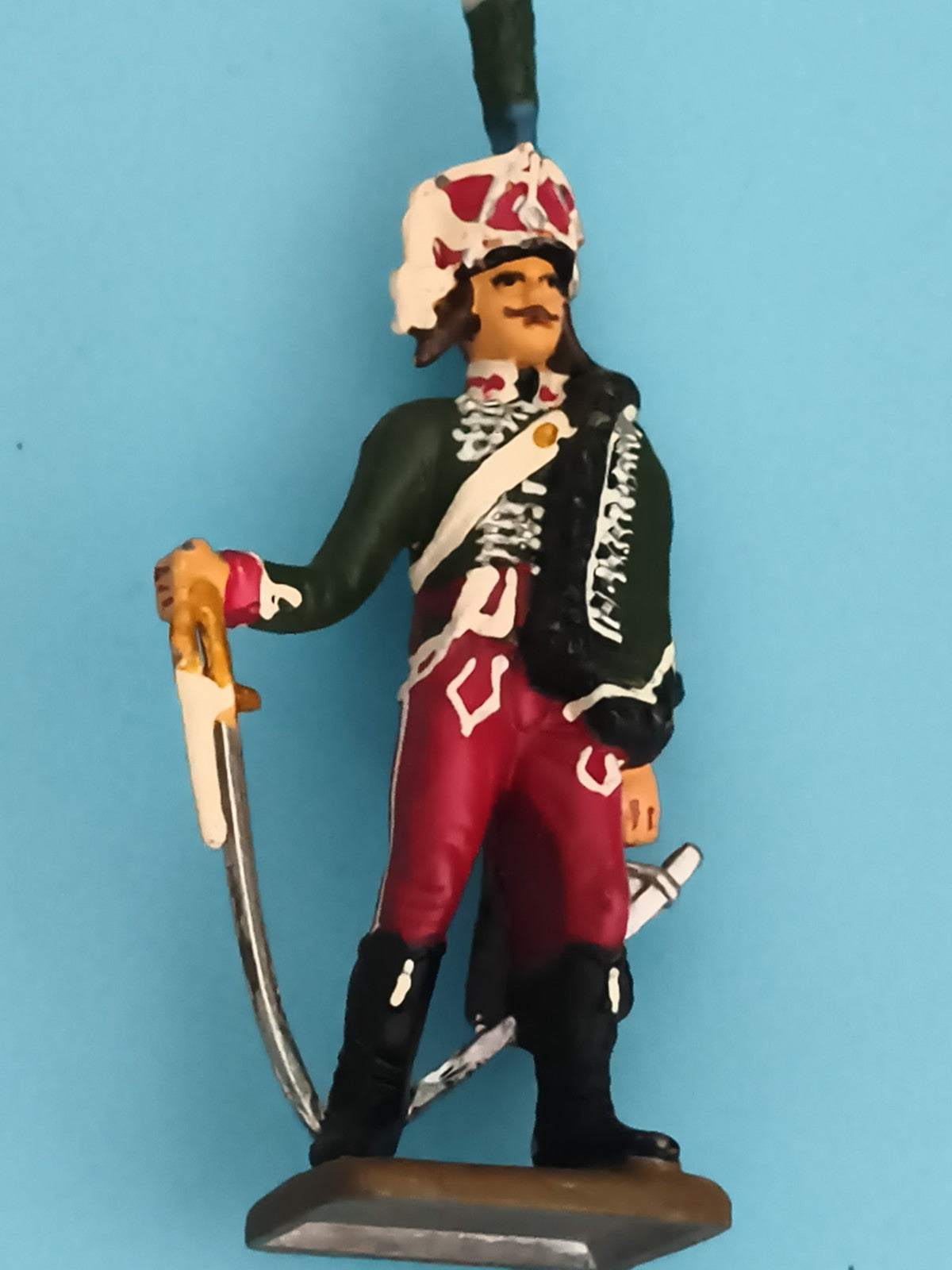 Figurine soldat ancien plomb uniforme hussard vert rouge main sabre vintage