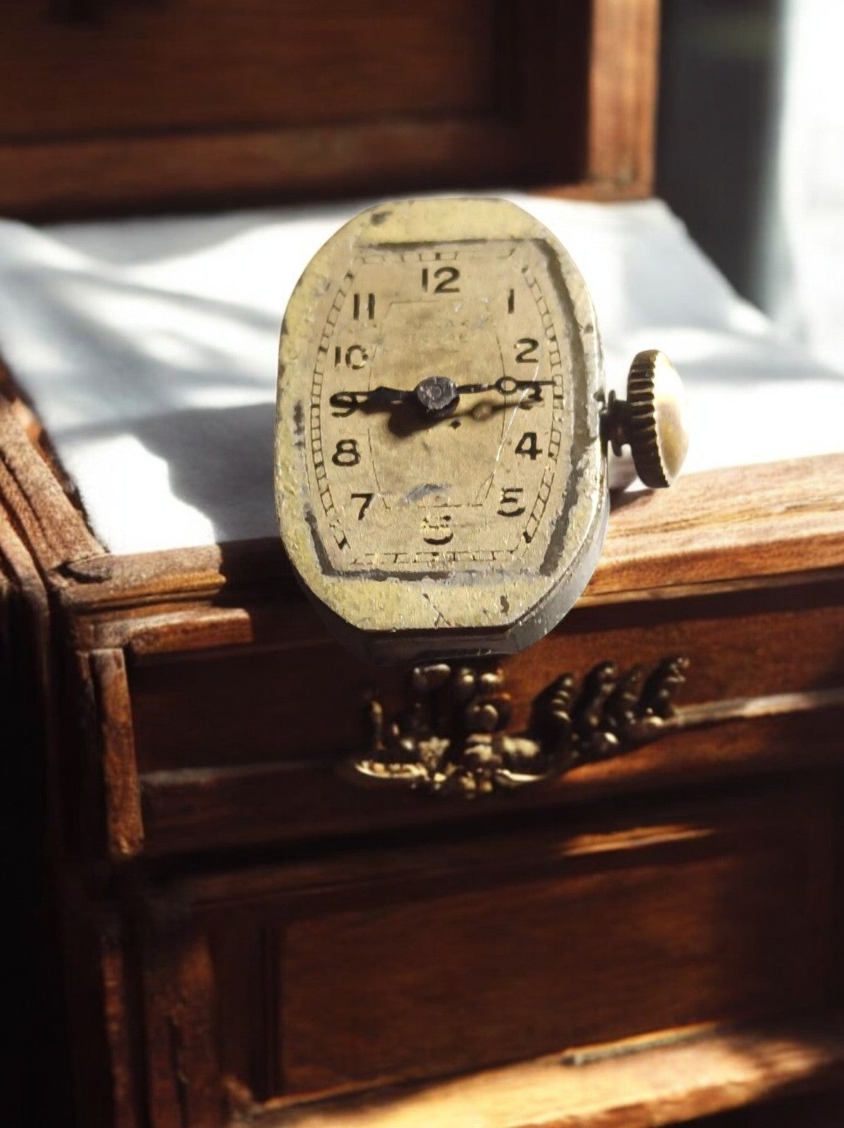 Montre mécanique vintage Art déco cadran octogonal doré ancien
