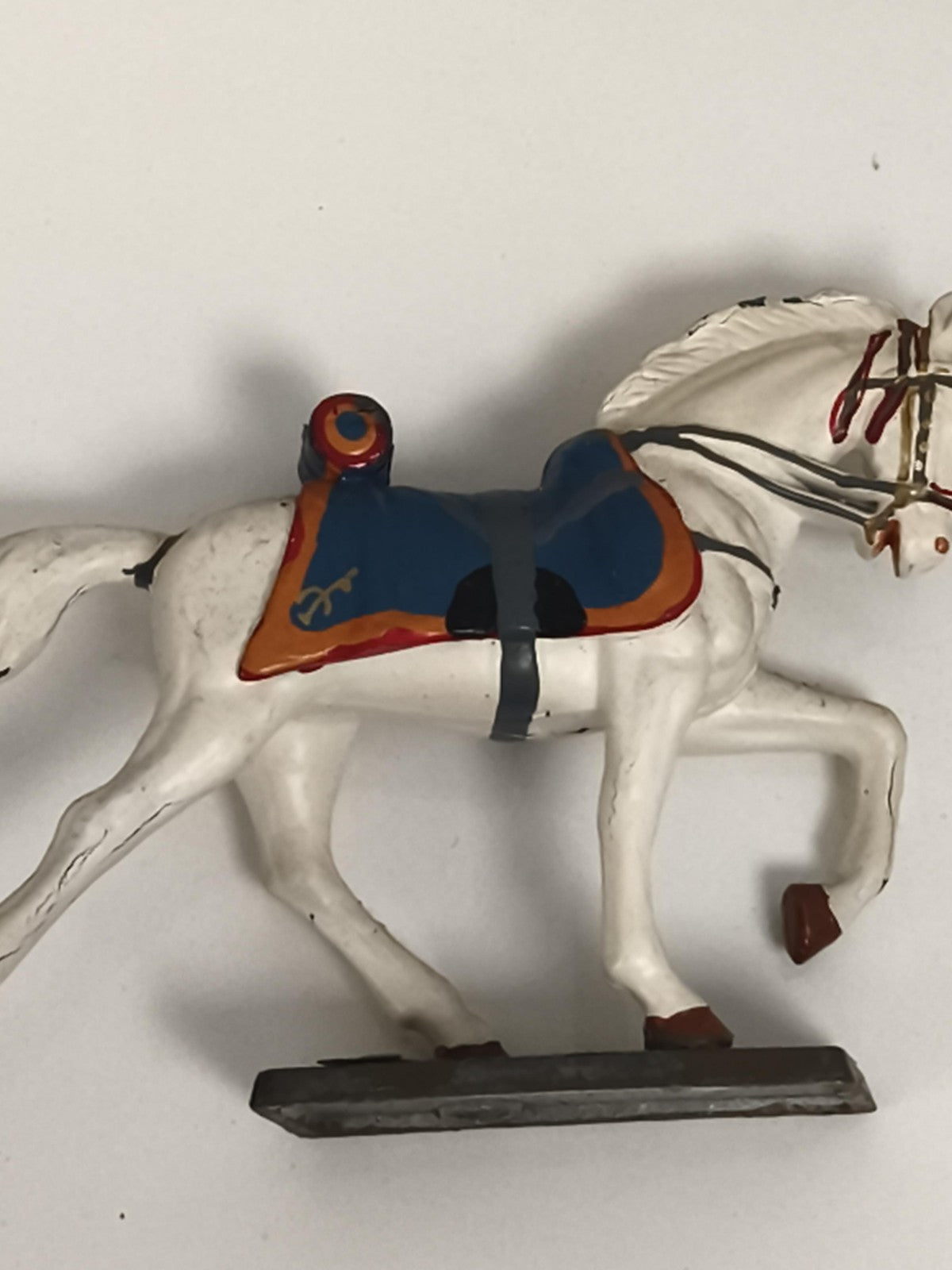 Figurine cheval ancien en plomb, peinture main, jouet vintage militaire