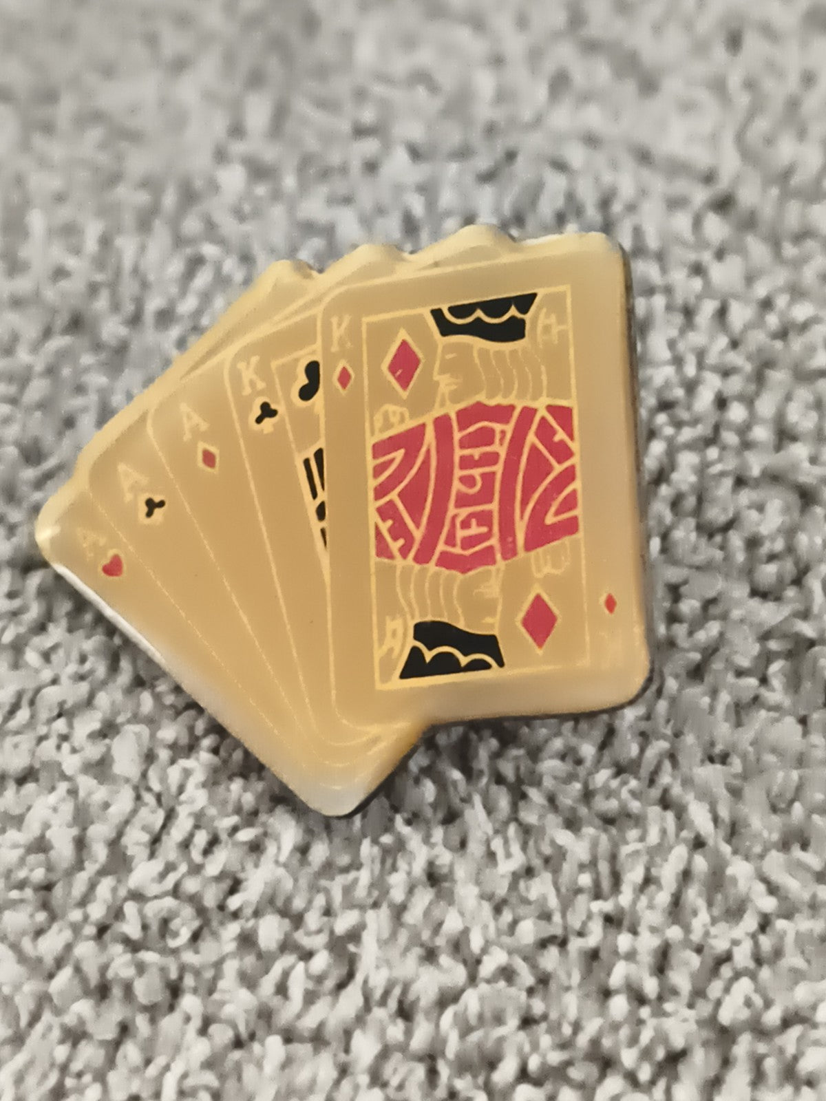 Pin's vintage jeu de cartes poker doré, roi carreau, années 90 (Ref 7)
