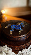 Broche licorne strass bleus élégante fantaisie dorée épingle costume