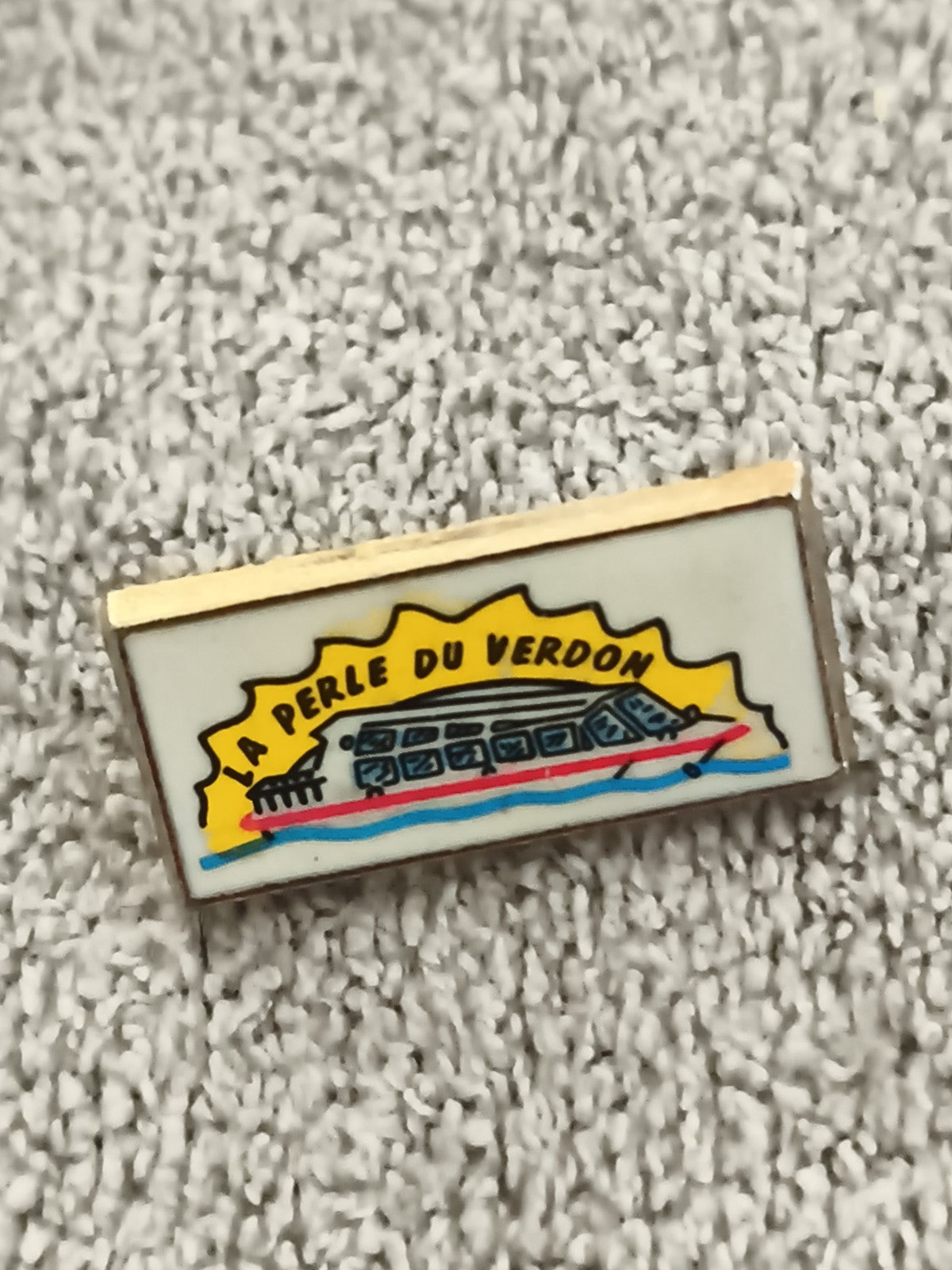 Pin's vintage LA PERLE DU VERDON bateau souvenir rectangulaire (Ref 3)