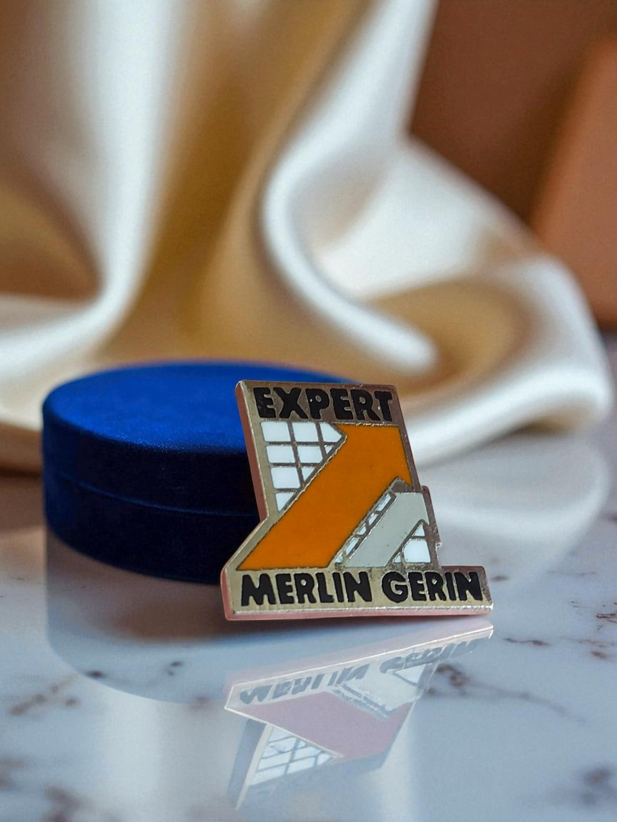 Pin's publicitaire vintage MERLIN GERIN Expert édition limitée émaillé