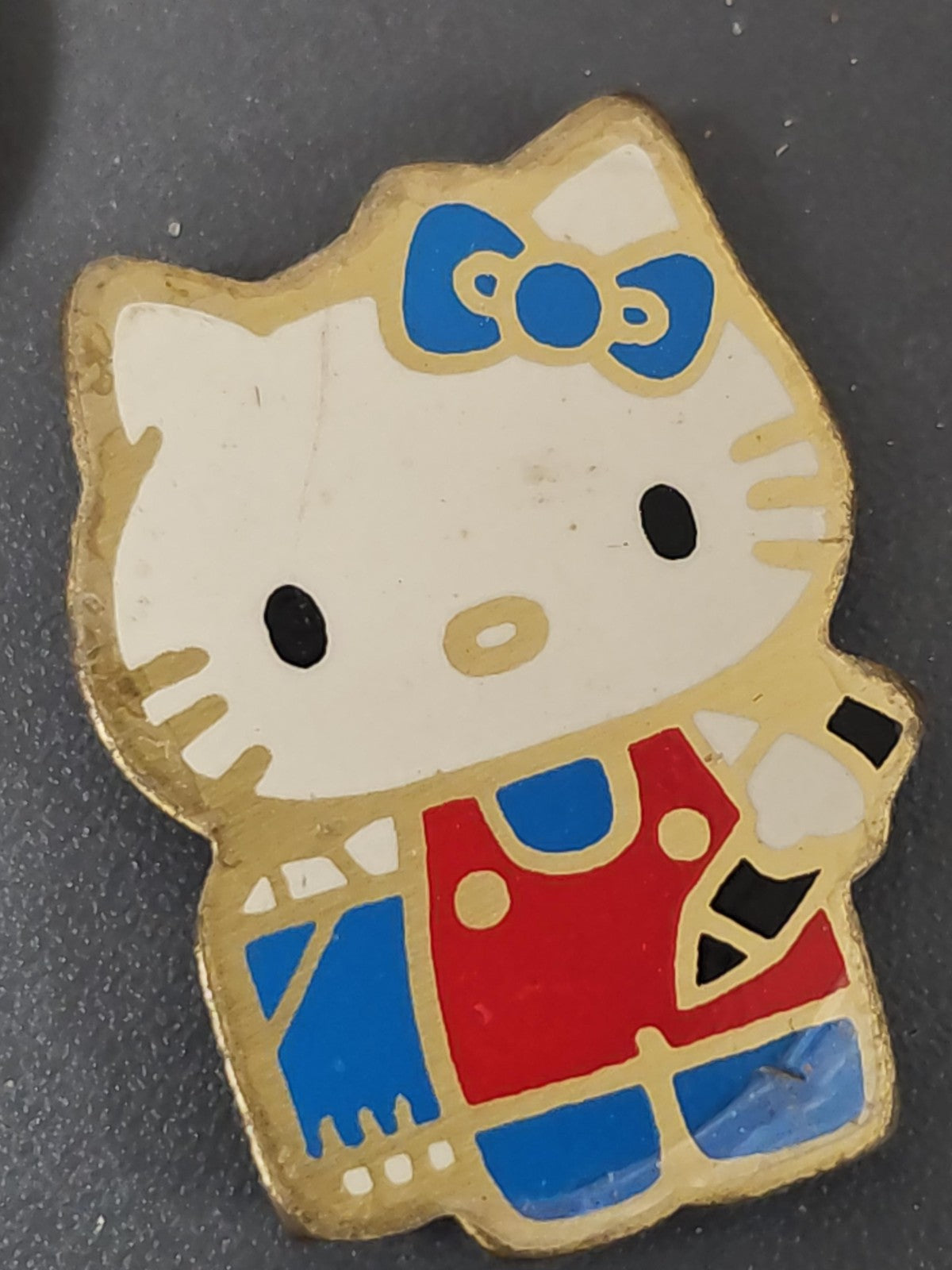 Pin's rétro Hello Kitty ancien, badge collection vintage Sanrio rare occasion