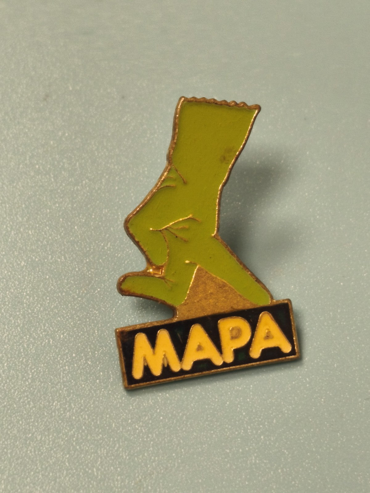 Pin's vintage MAPA pied jaune émaillé collection publicitaire ancien
