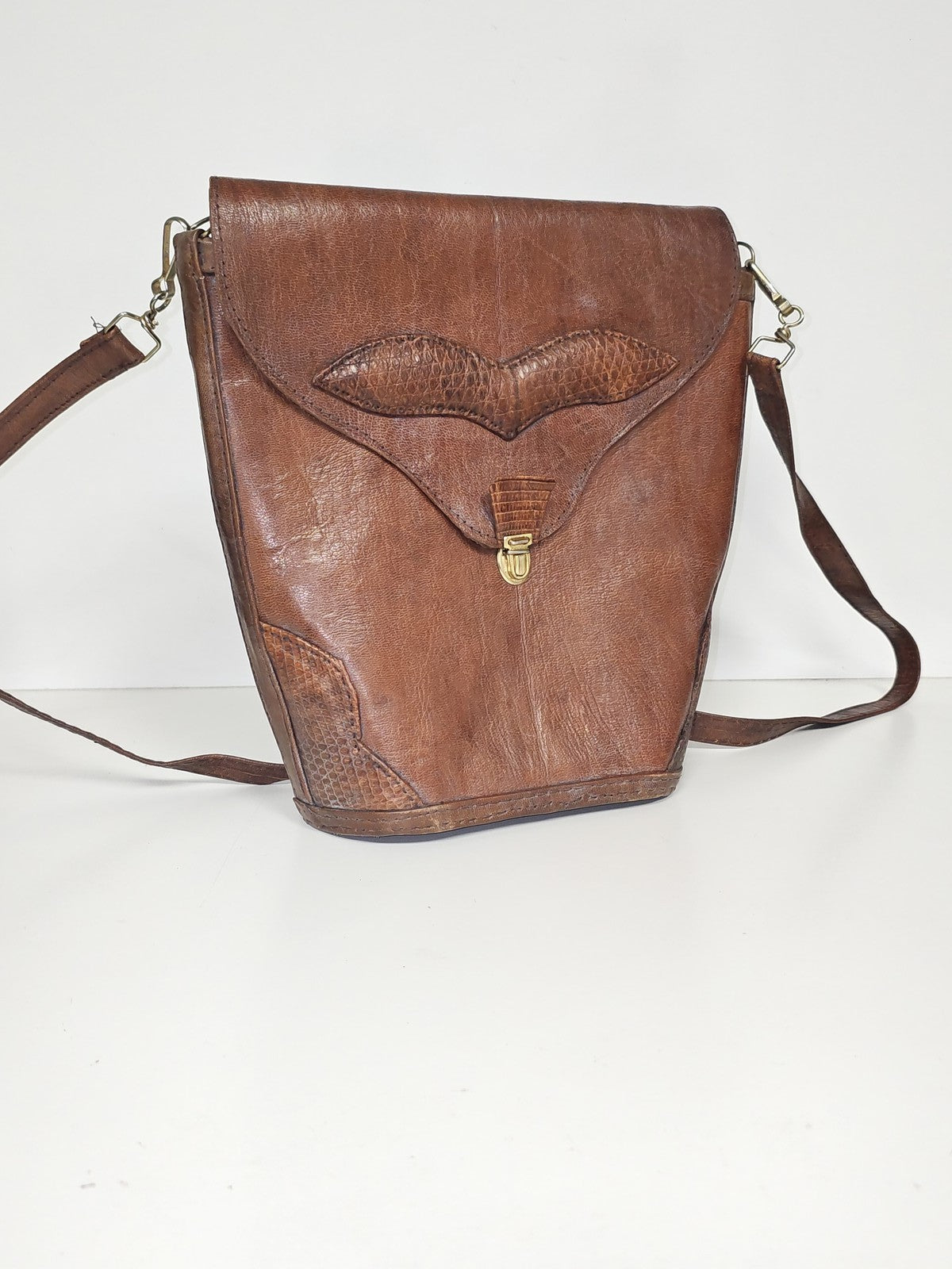 Sac bandoulière femme vintage en cuir véritable Ancienne, rétro, objet ancien