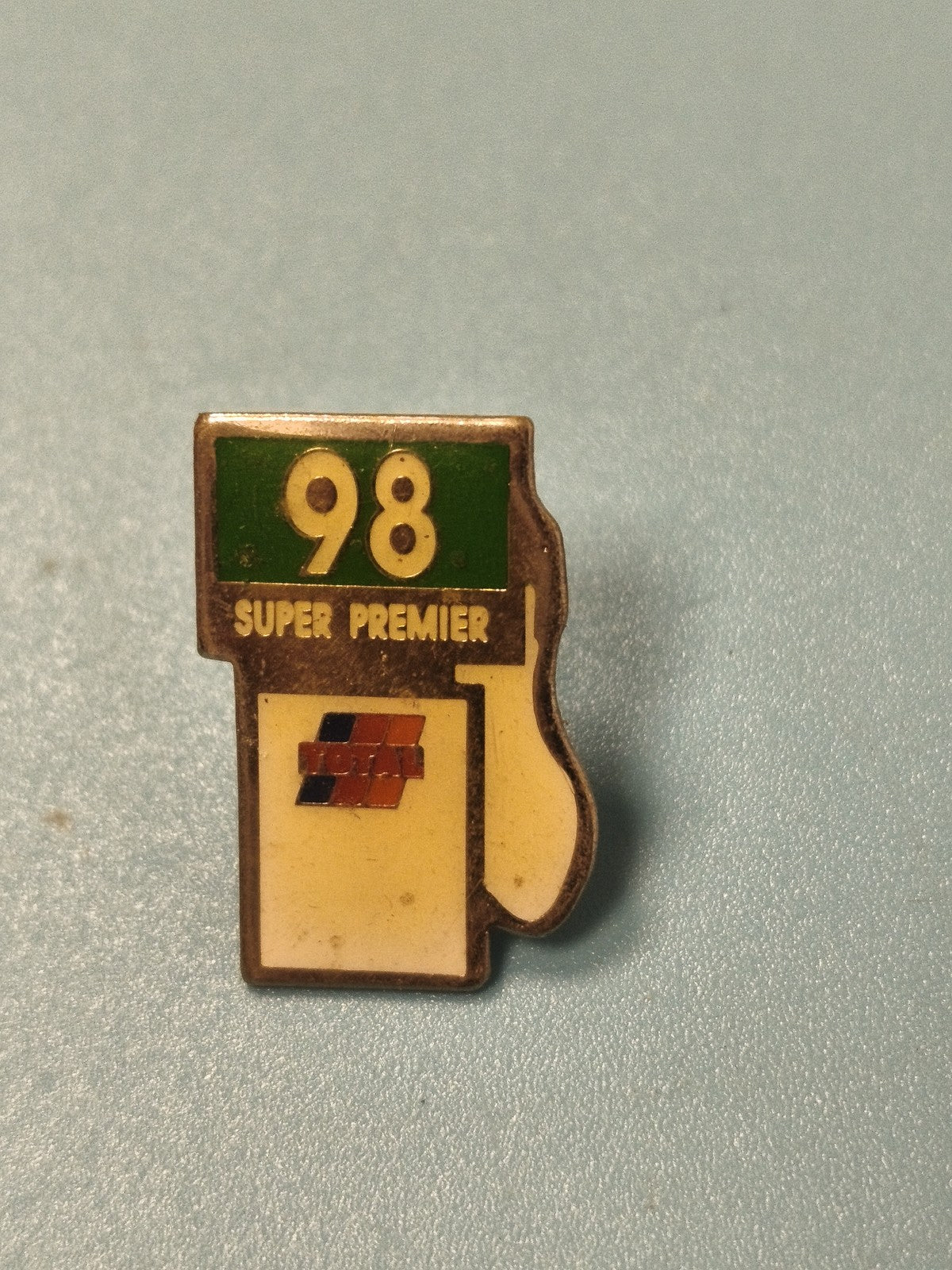 Pin's vintage TOTAL super 98, pompe à essence, collection automobilia rétro