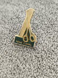 Pin's vintage René Capel coiffeur doré, ciseaux peigne, badge ancien (Ref 8)