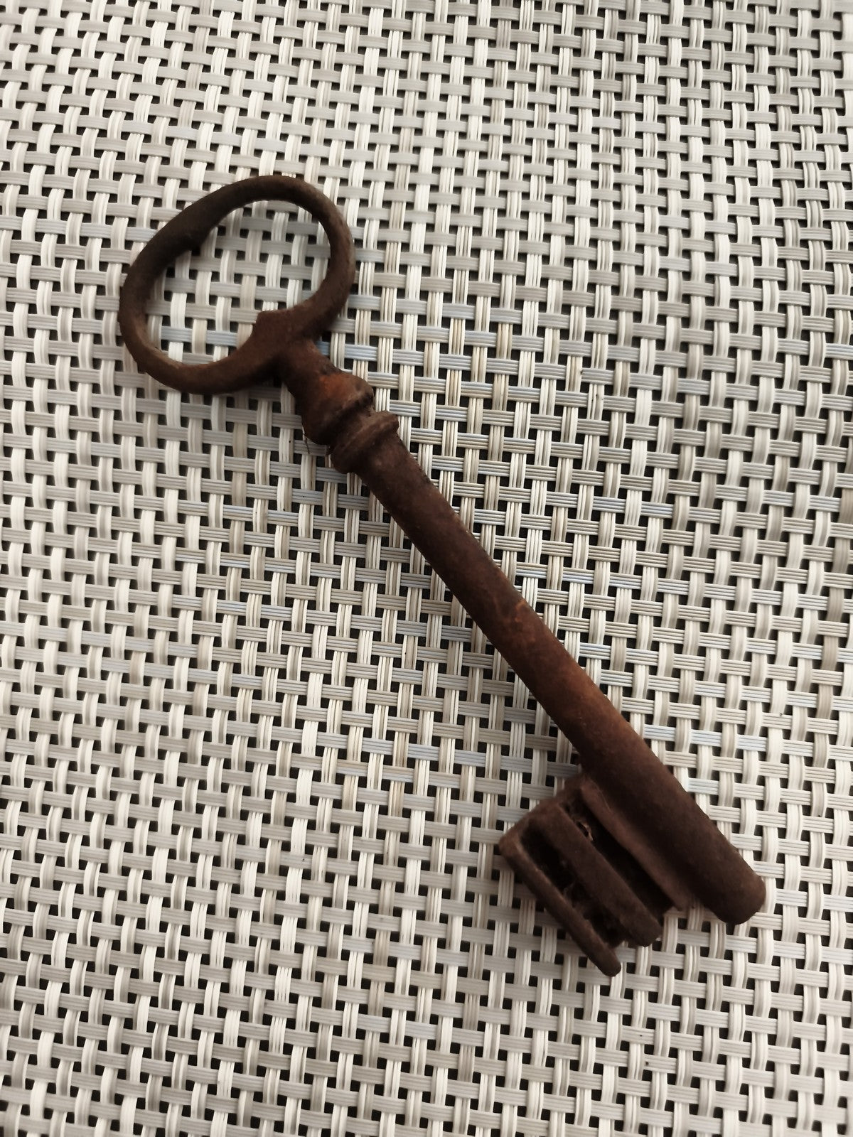Clé ancienne de château, grande clé antique, patine rouille, style XIXe