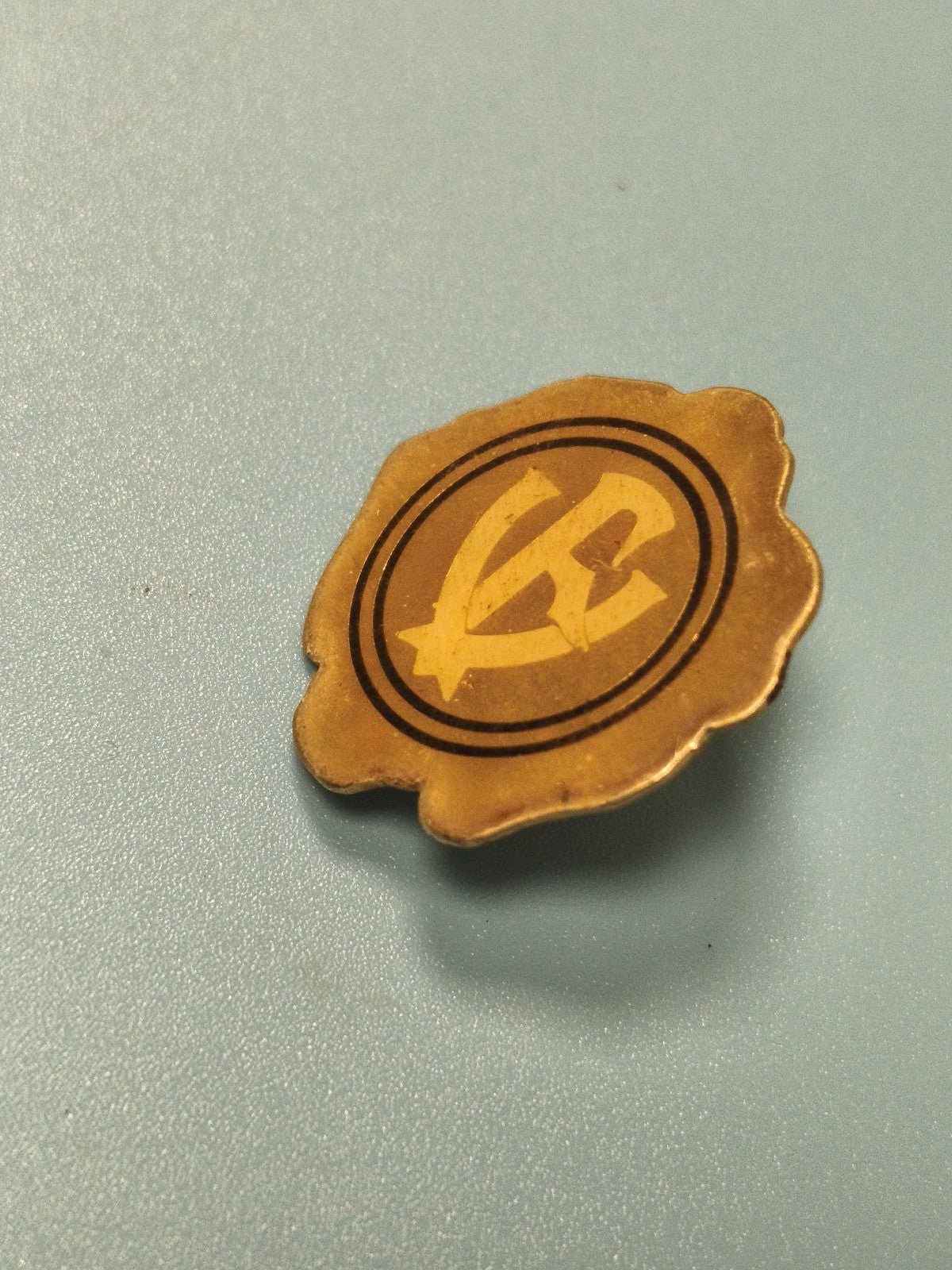 Vintage pin's militaire doré ancien, écusson émaillé, collection armée (Ref 2)