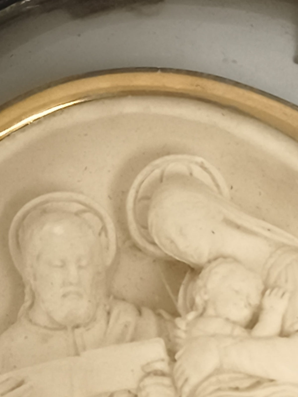 Bas-relief ancien sous verre cadre bois noirci style XIXe religieux ovale