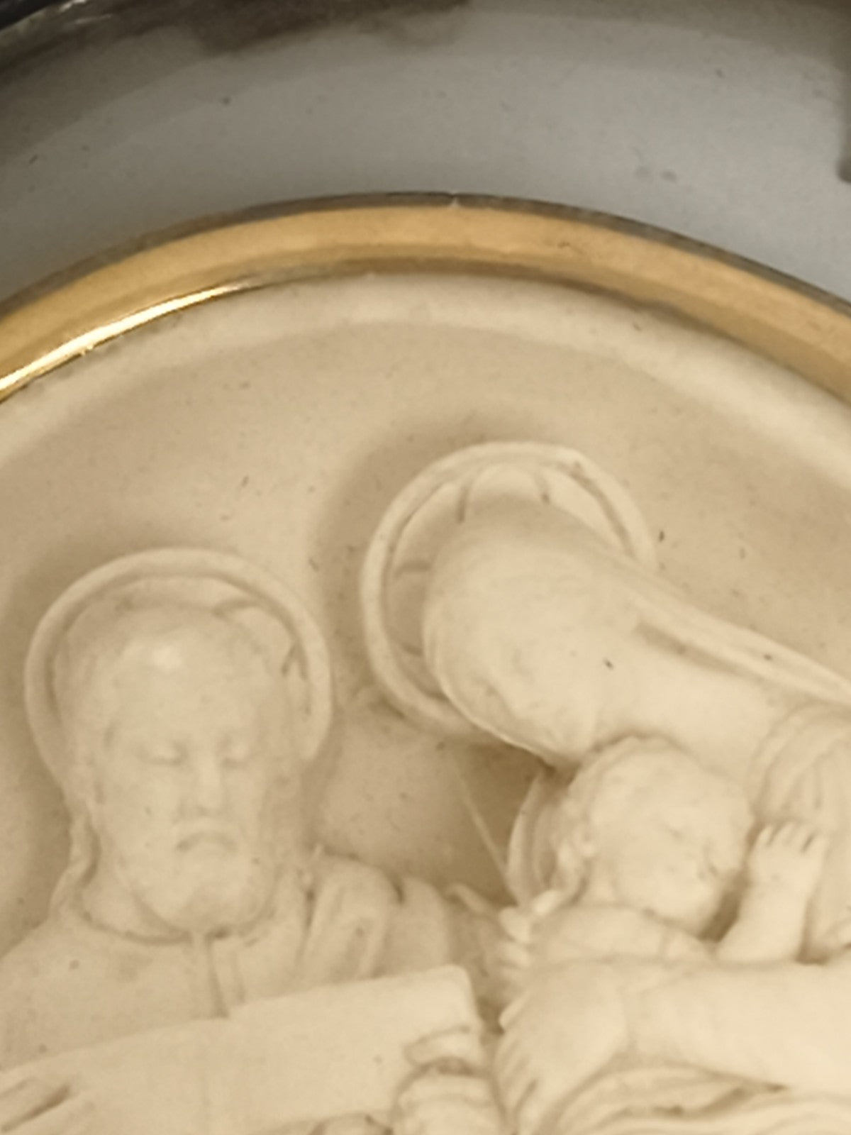 Bas-relief ancien sous verre cadre bois noirci style XIXe religieux ovale