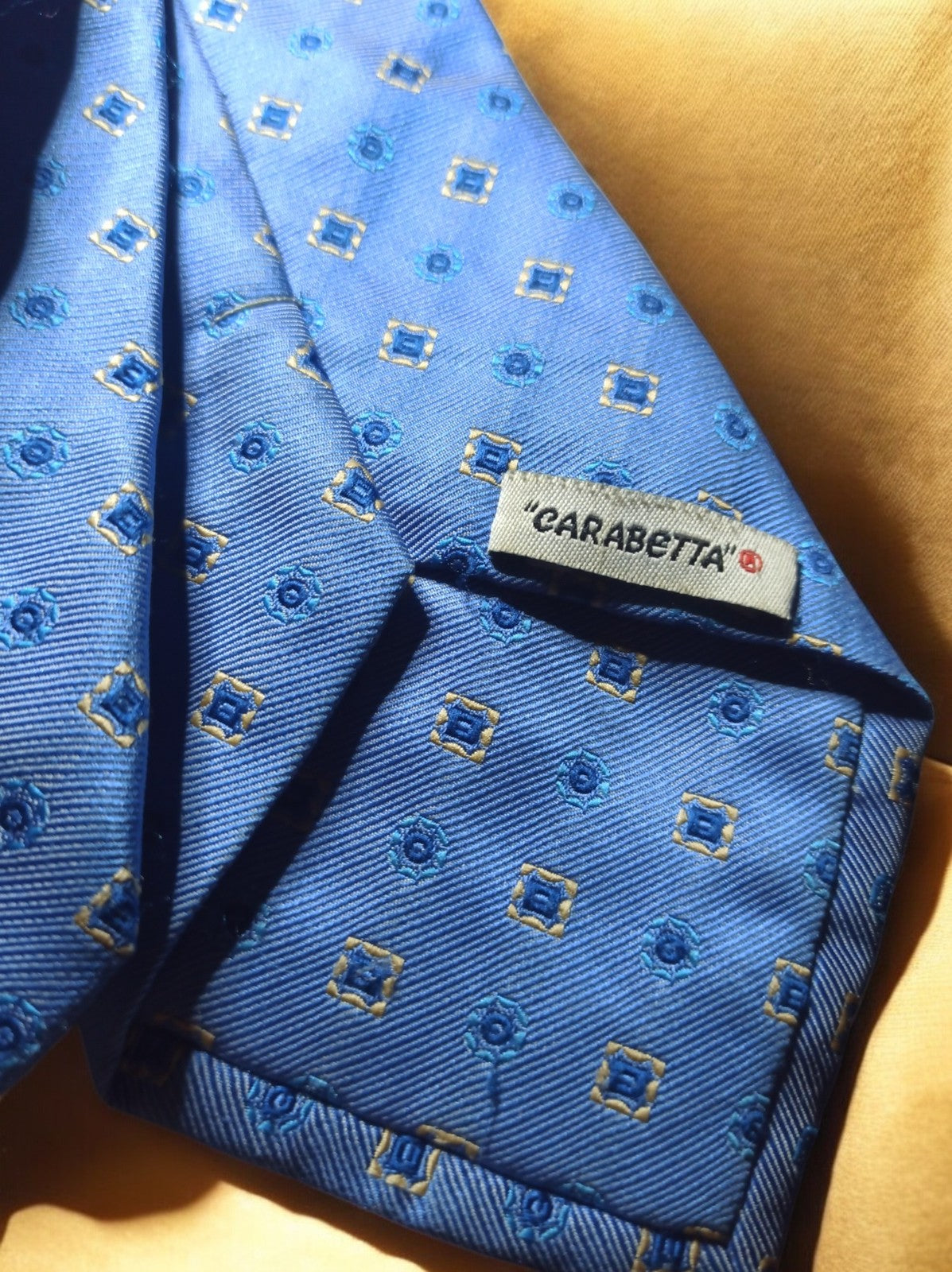 Cravate vintage Carabetta bleu motif géométrique rétro élégante homme