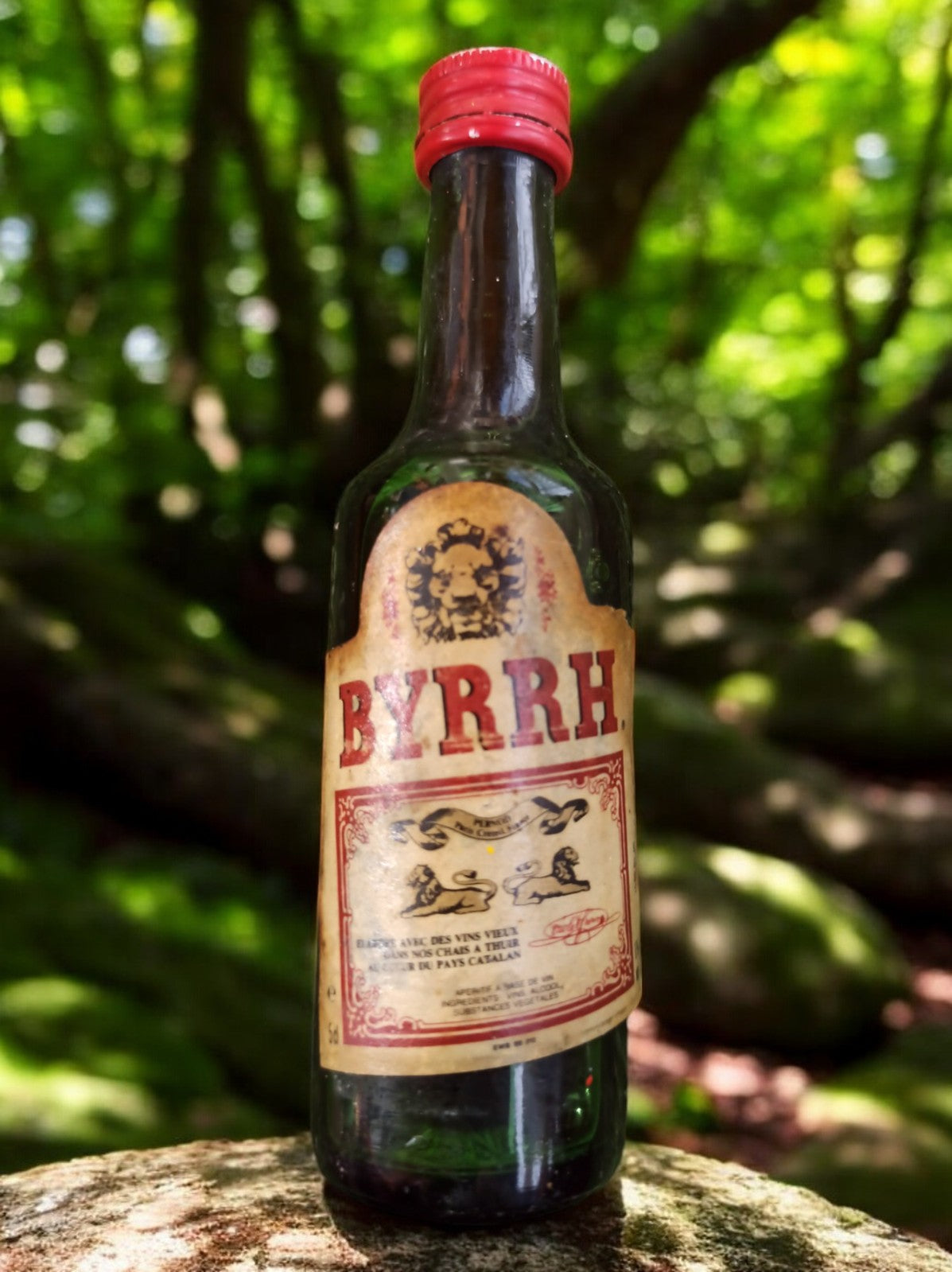 Mignonette ancienne Byrrh vintage étiquette lion, rare alcool France