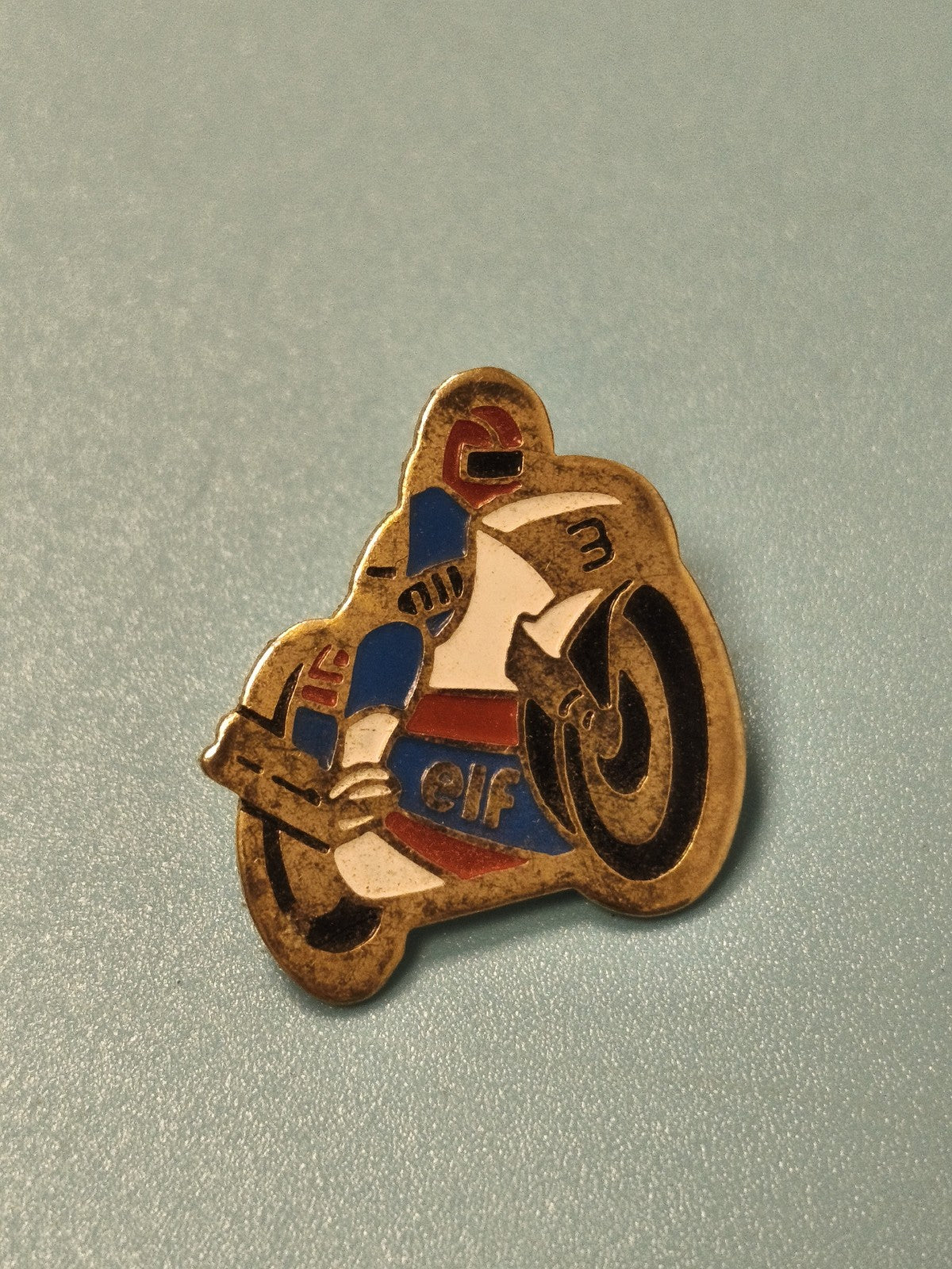 Vintage pin's moto ELF émaillé pilote casque bleu rouge collection (Ref 13)