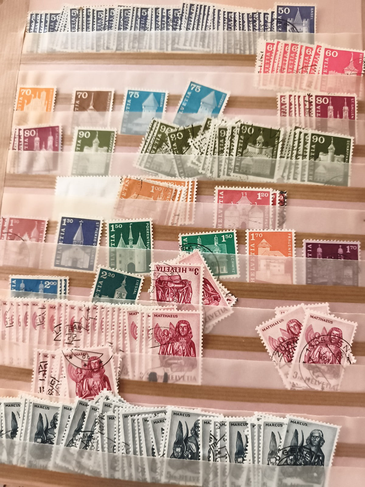 Timbres Suisse Helvetia oblitérés et neufs architecture Marcus Matthaeus philaté