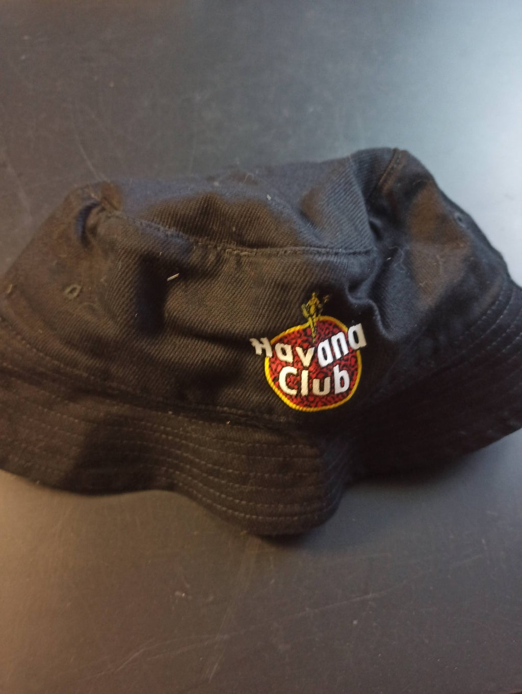 Chapeau bob publicitaire vintage noir Havana Club logo brodé