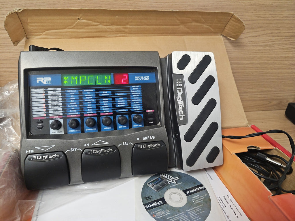 Processeur multi-effets guitare DIGITECH RP350 avec module batterie intégré