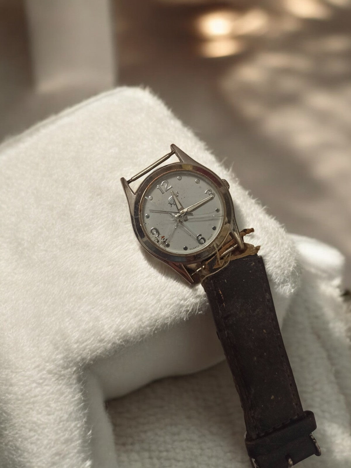 Montre homme vintage à quartz cadran argenté, ancienne à restaurer rétro