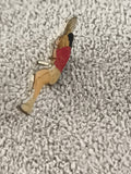Pin's vintage joueur de tennis, émaillé, sport, tenue rouge (Ref 7)