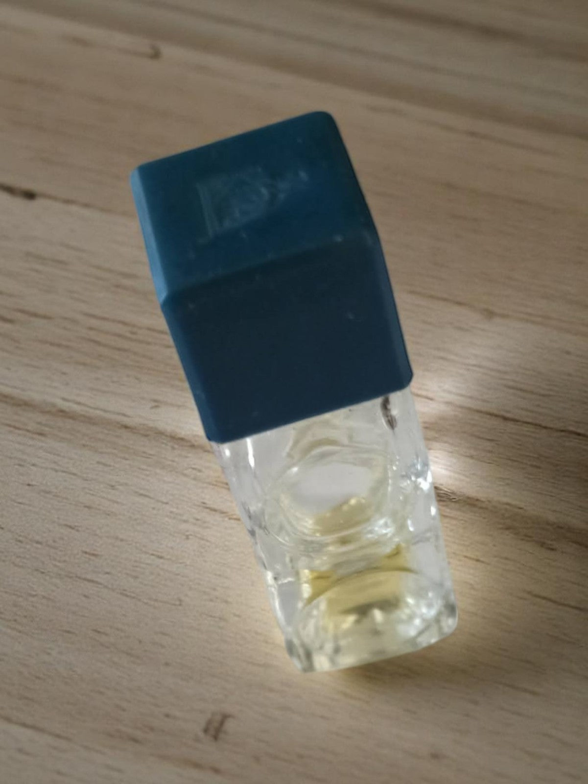 Miniature parfum vintage flacon ancien bouchon bleu carré déco rétro