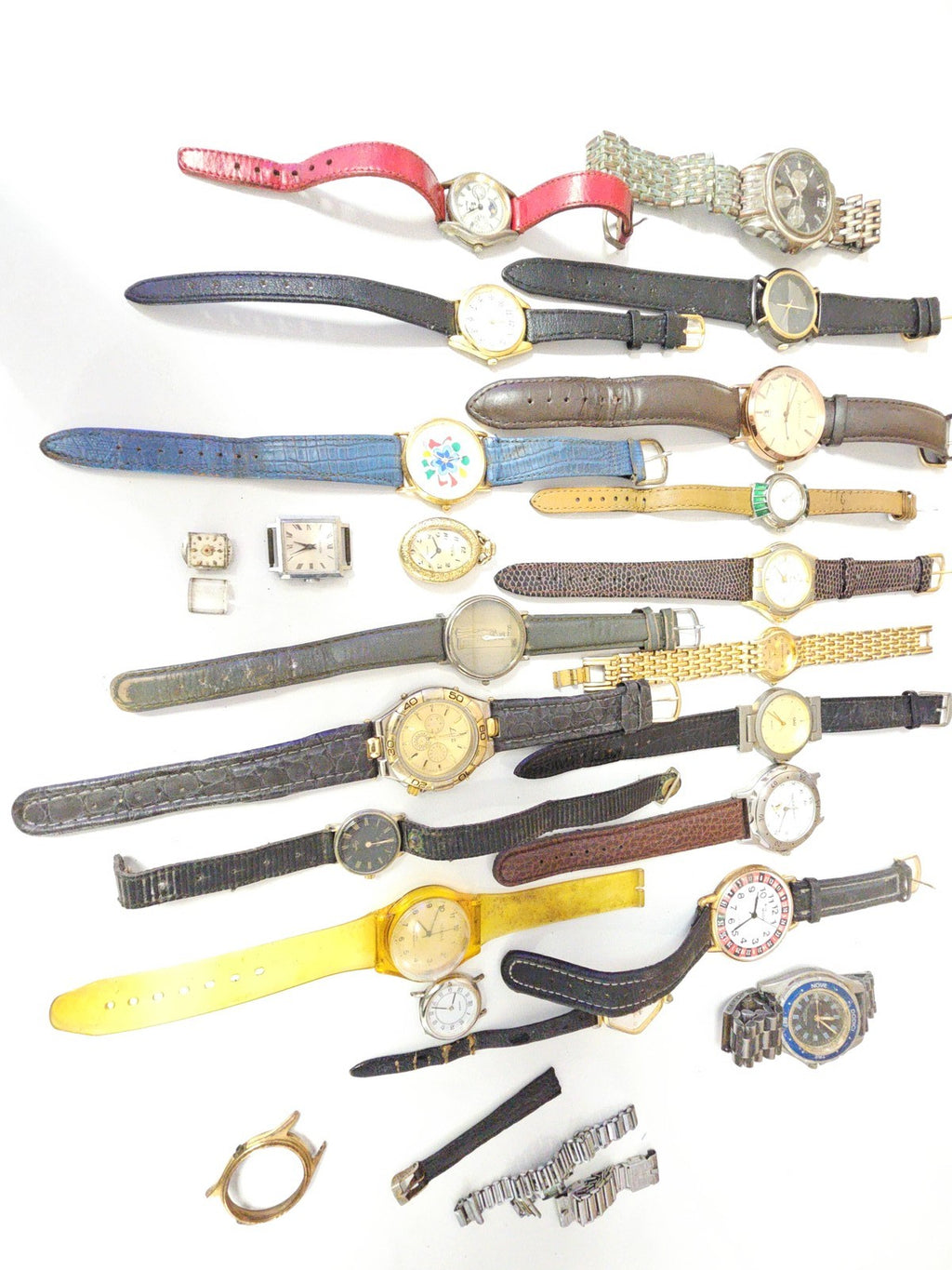 Lot montres anciennes vintage à restaurer, pièces horlogerie rétro non testées