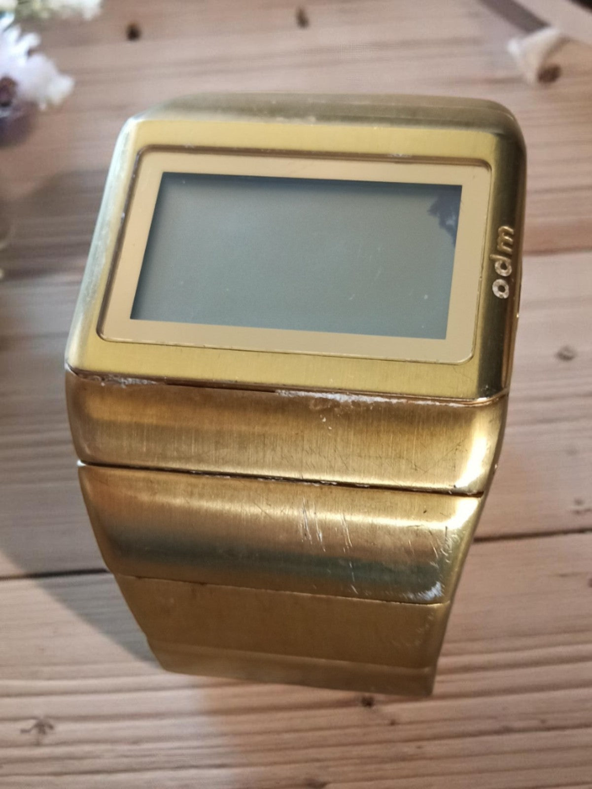 Montre digitale homme ODM dorée design, édition limitée vintage rare