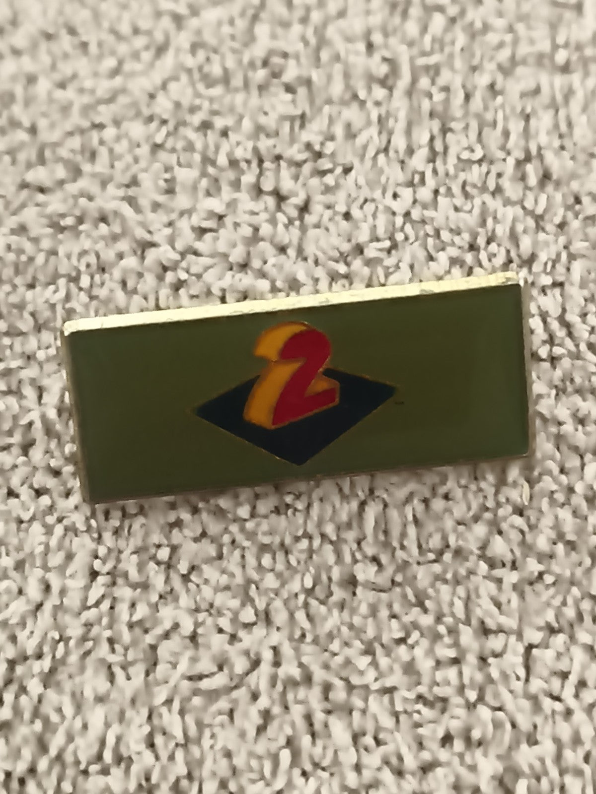 Pin's vintage logo Z sur fond vert émaillé, badge rétro années 90 (Ref 2)