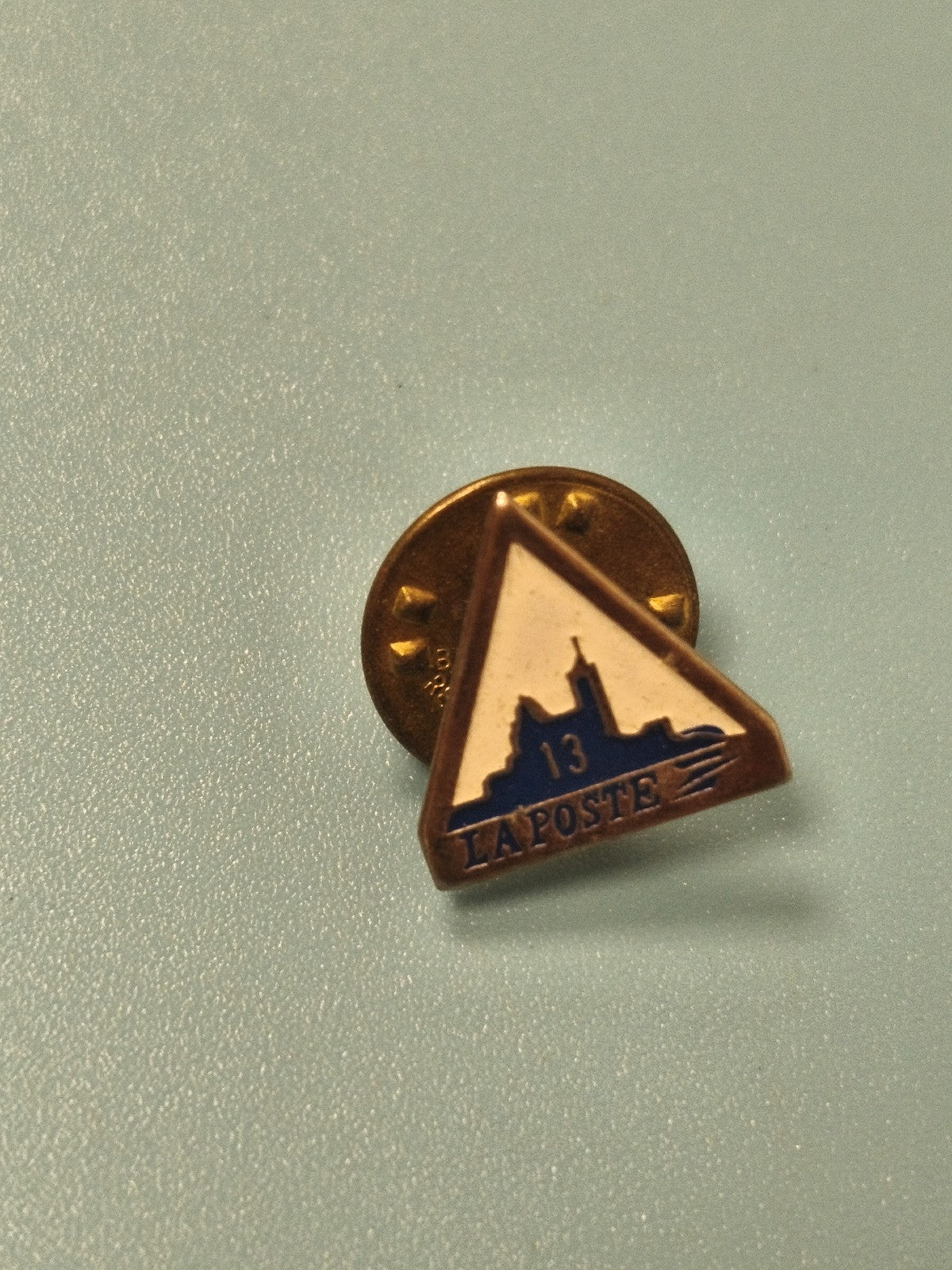 Vintage pin's triangle La Poste 13 silhouette Marseille ancien badge postal