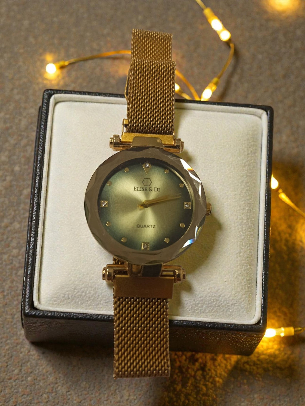 Montre femme Elise & Di dorée vintage, bracelet maille milanaise quartz