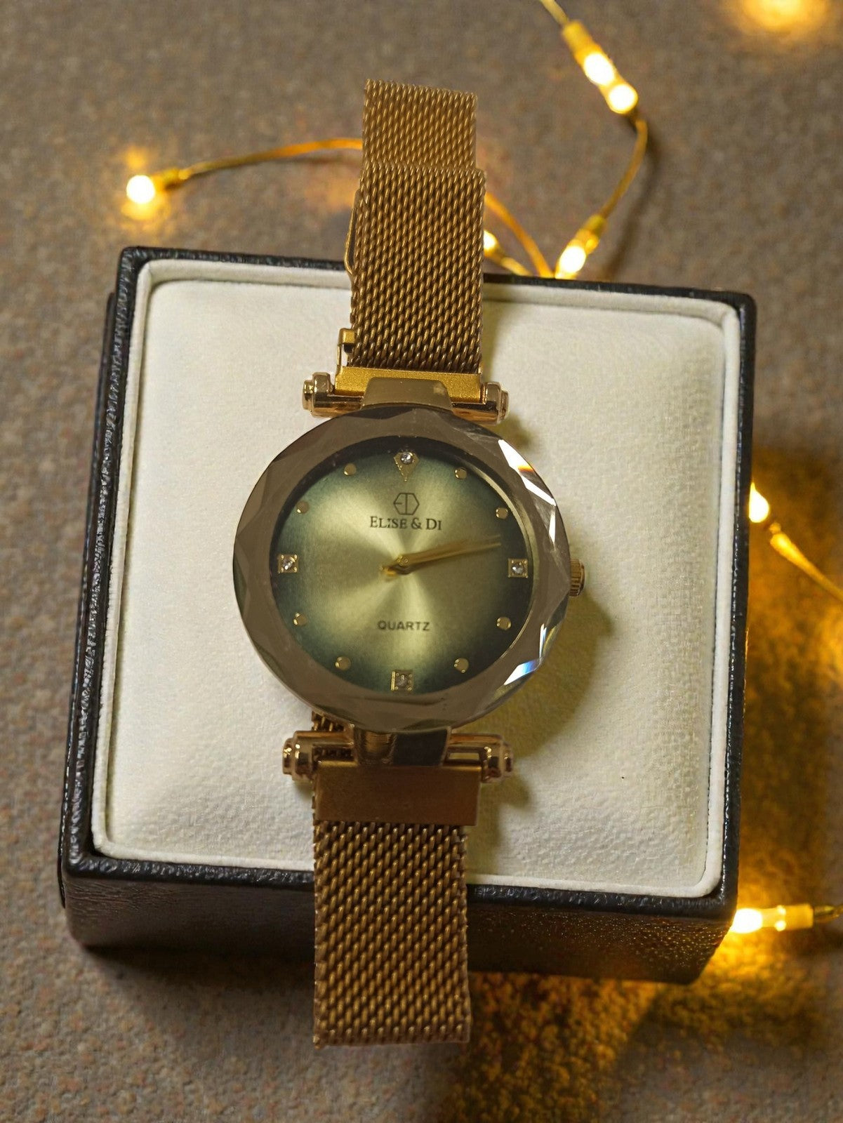 Montre femme Elise & Di dorée vintage, bracelet maille milanaise quartz