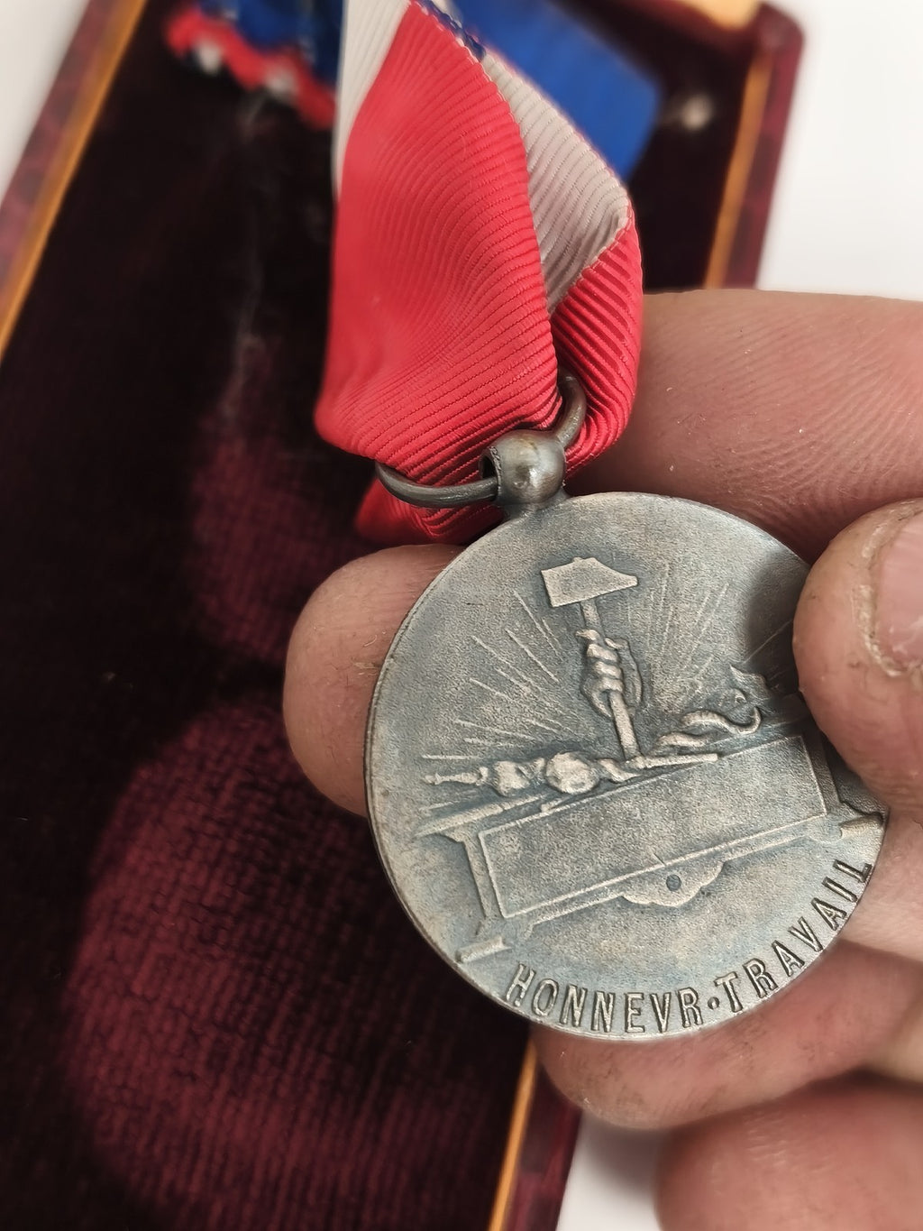 Médaille du travail ancienne en coffret Lecourtier Marseille ruban tricolore