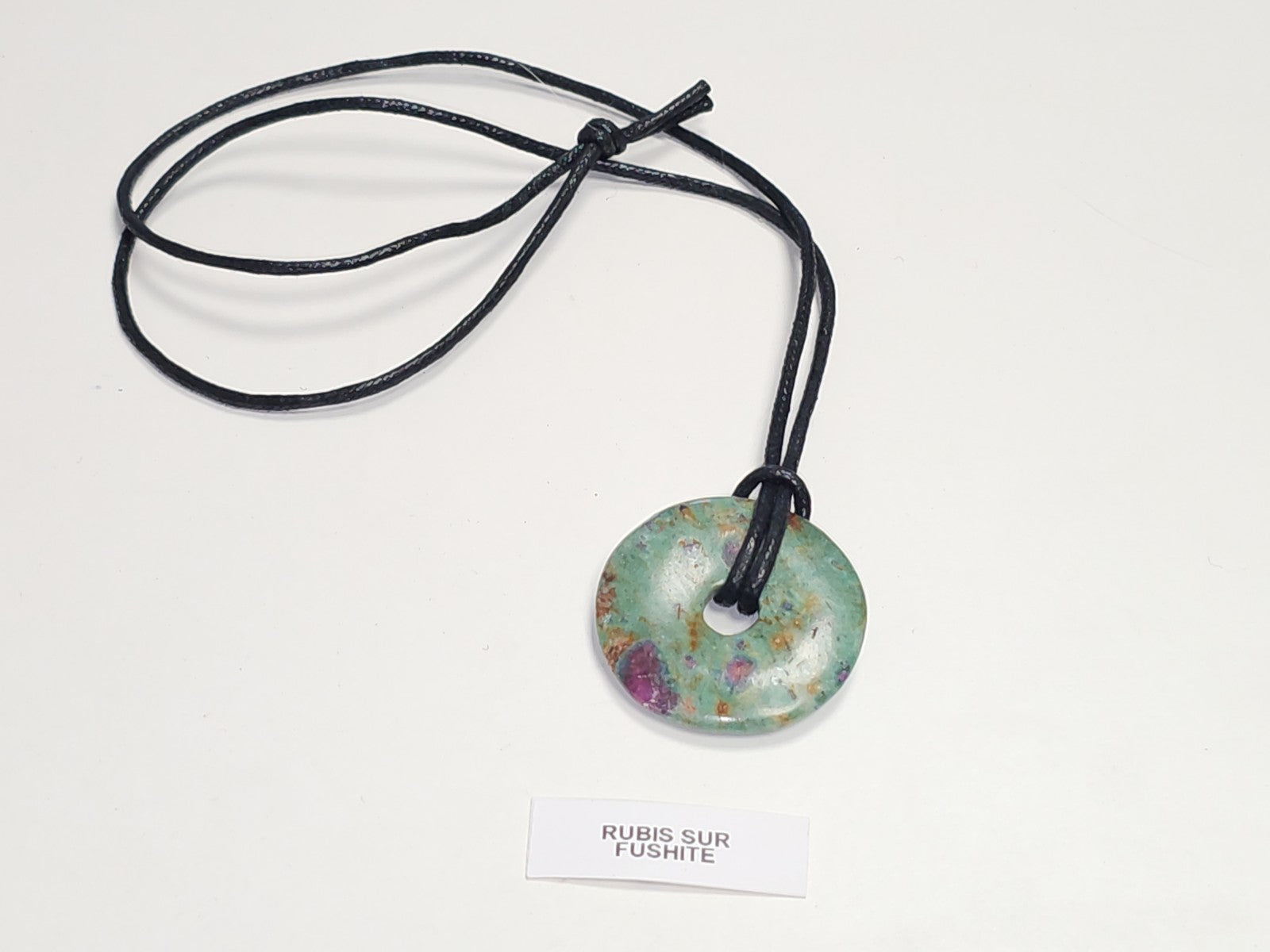 Collier pendentif beignet rubis sur fuchsite pierre naturelle bijou élégant femm