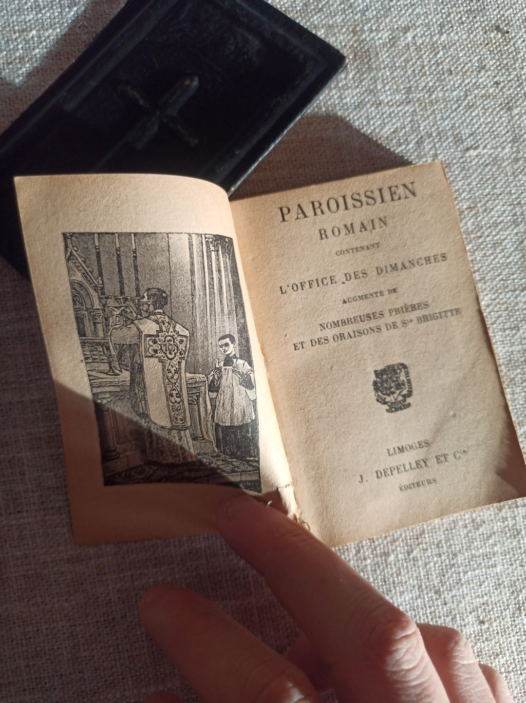 Paroissien romain ancien croix relief début XXe livre de prières vintage