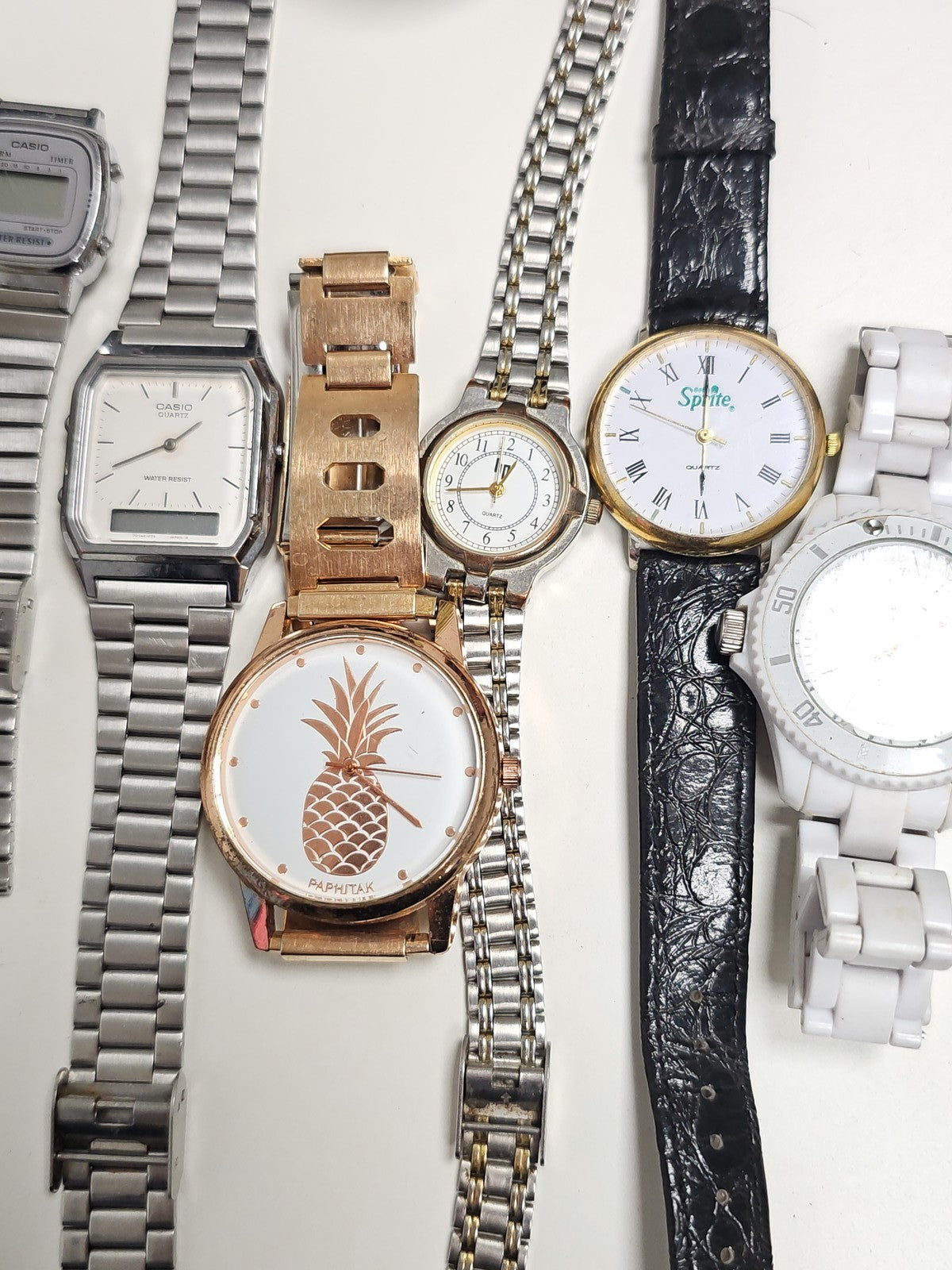 Lot montres femme diverses marques non testées mix occasion à réparer ou pièces