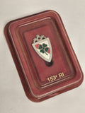 Insigne militaire vintage 153e RI trèfle vert émaillé sur étui, armée française