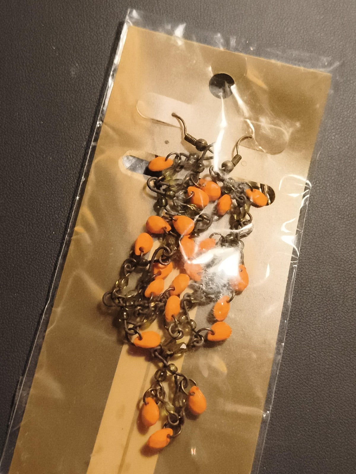 Boucles d’oreilles vintage pendantes chaînes bronze, pampilles orange deadstock