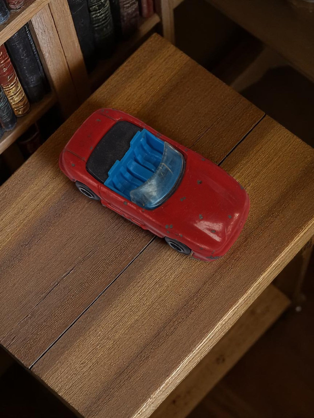 Miniature Majorette vintage voiture rouge, jouet ancien, état usé collection
