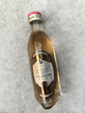 Mini bouteille Grant's whisky écossaise partiellement remplie, étiquette Family