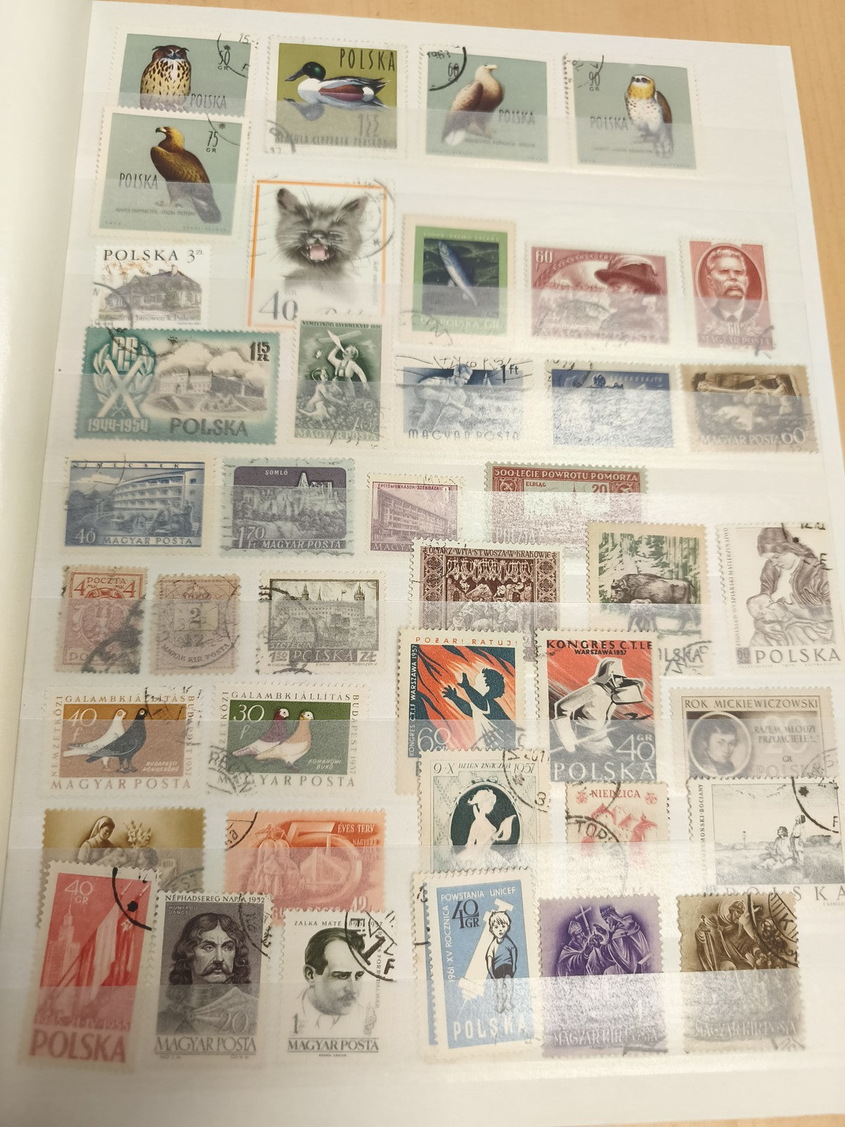 Timbres oblitérés Pologne Hongrie animaux personnages paysages philatélie