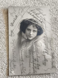 Carte postale ancienne portrait femme écriture manuscrite Philatélie