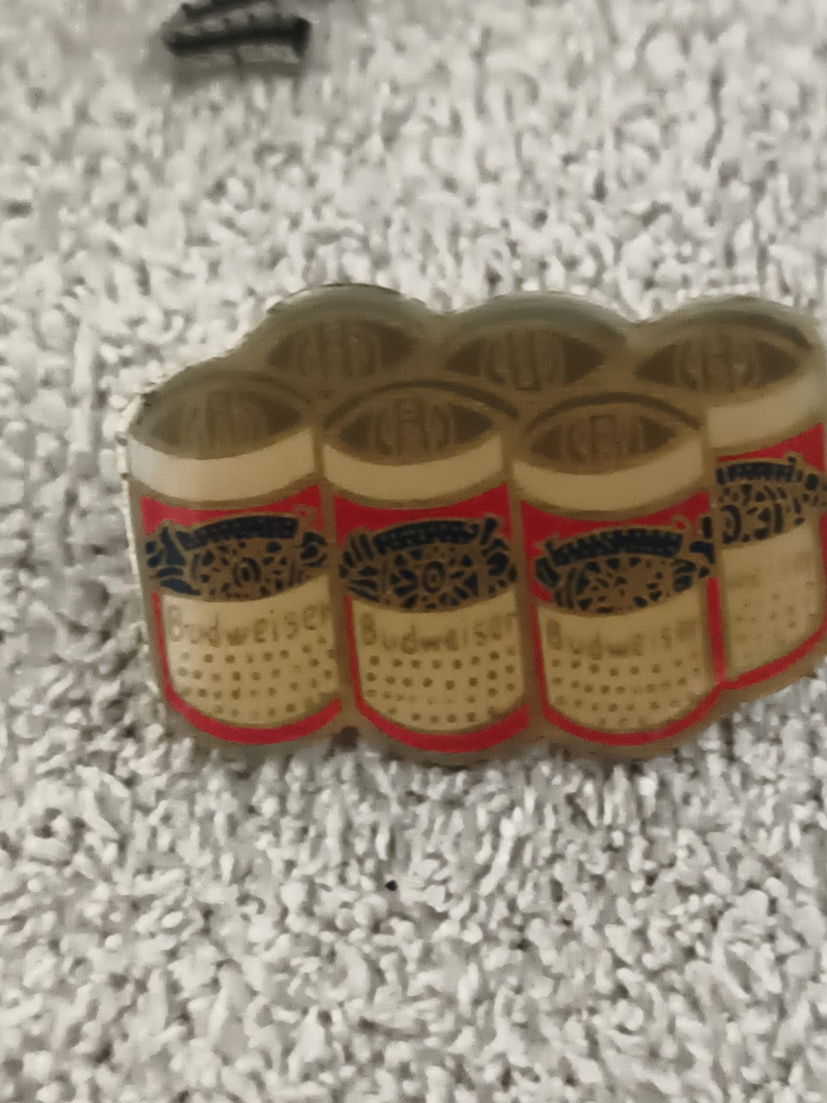Pin's vintage Budweiser pack canettes bière USA années 90 (Ref 9)