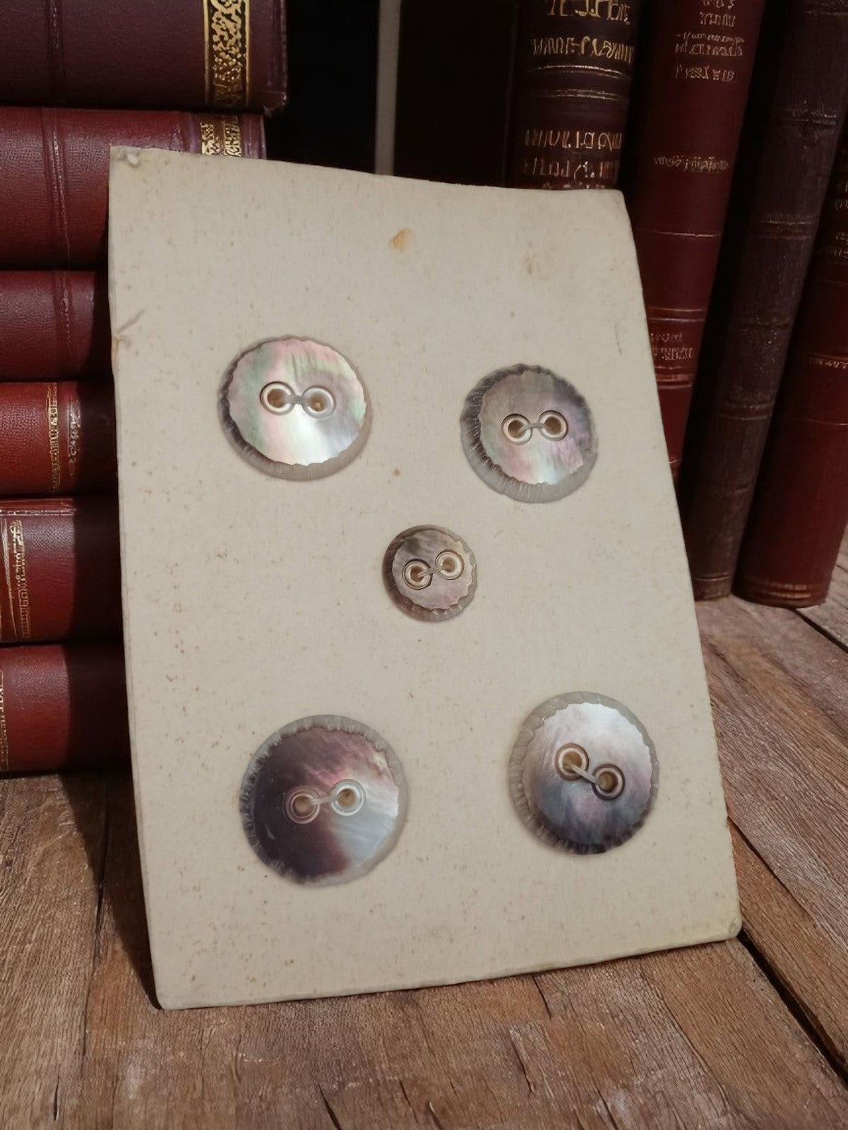 Lot 5 boutons vintage nacré sur carte France ancien bouton