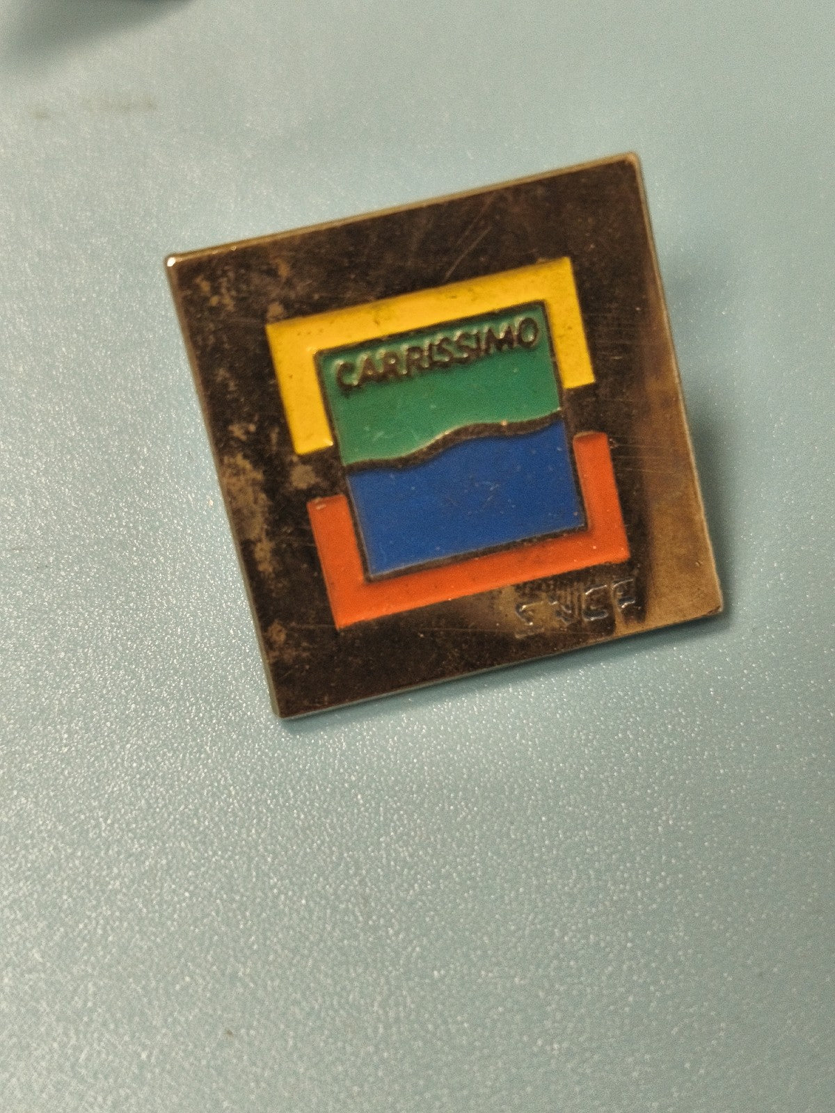 Pin's vintage SNCF Carrissimo carré multicolore collection transport ancien
