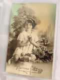 Carte postale ancienne Bonne fête fillette fleurs CPA photo colorisée rétro