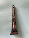 Obélisque décoratif égyptien pierre naturelle gravée hiéroglyphes sculpture