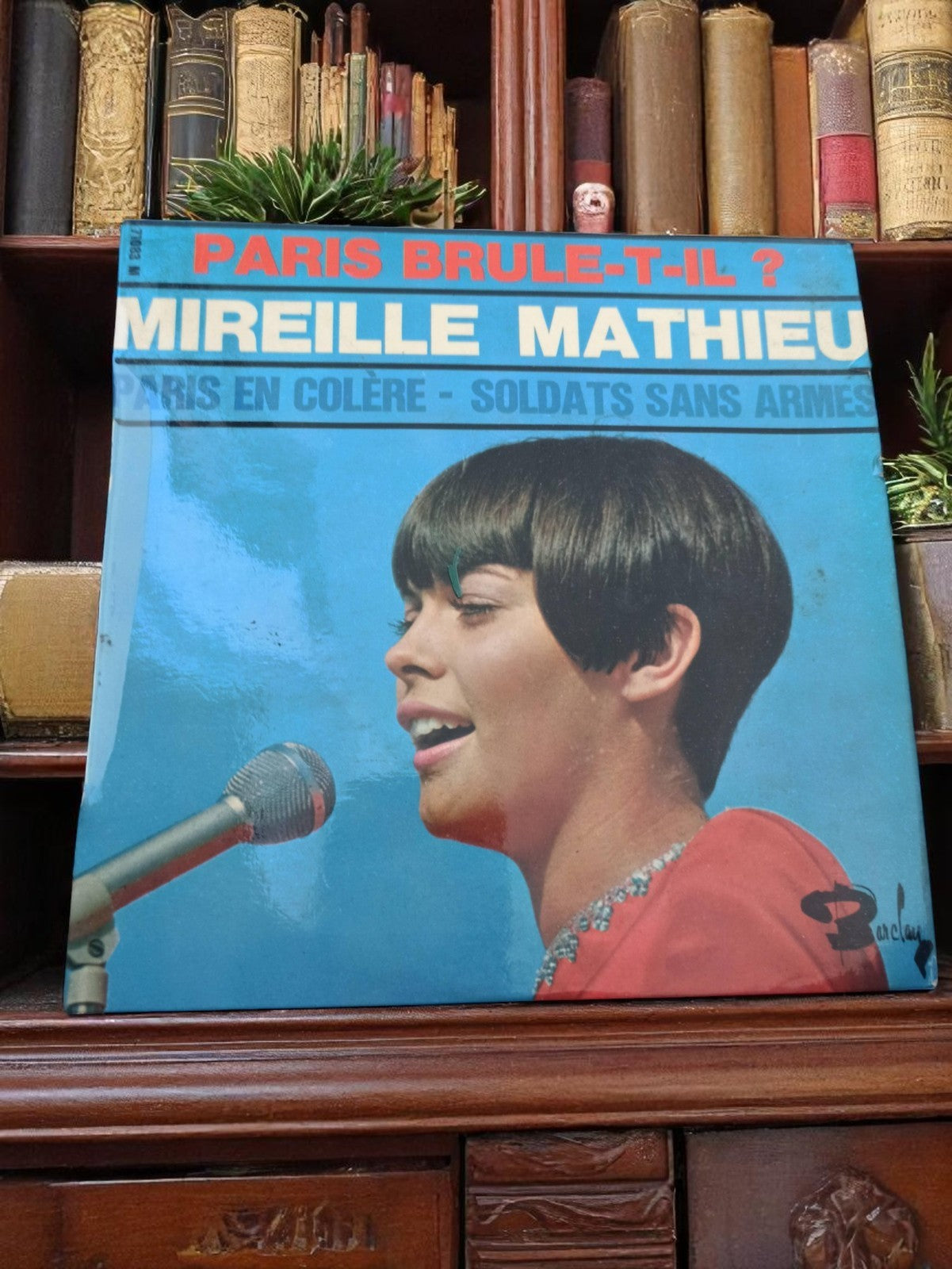 Vinyle 45 tours Mireille Mathieu Paris Brûle-t-il ? vintage Barclay rétro