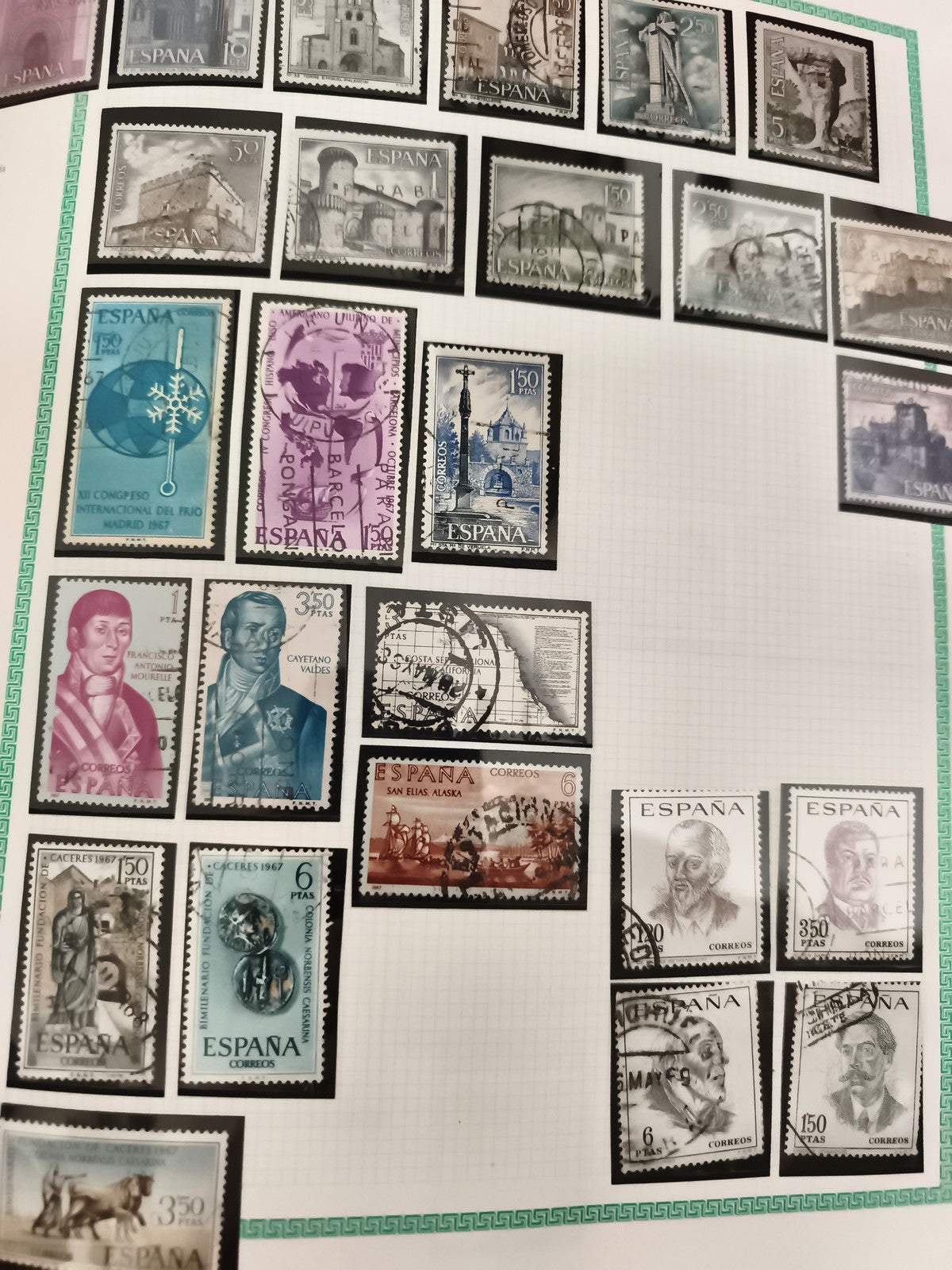Timbres Espagne oblitérés années 1960 motifs architecture personnages lot philat