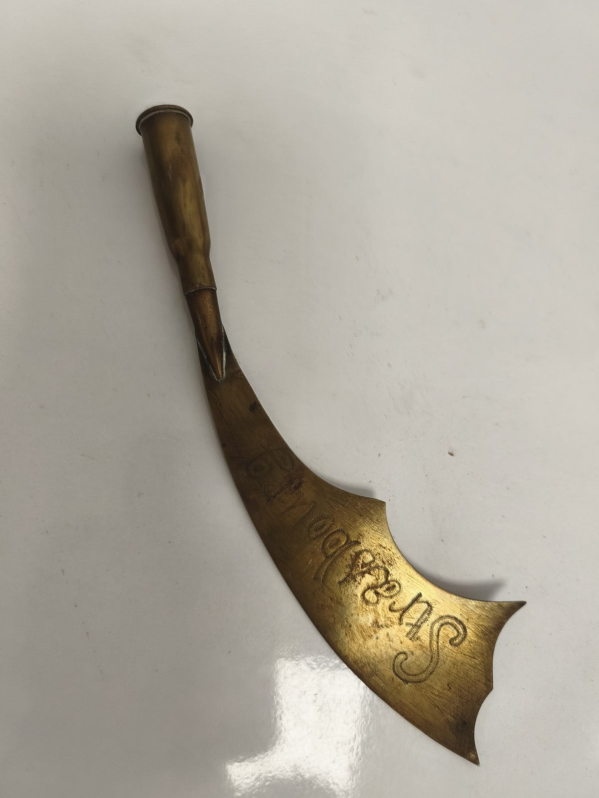 Coupe-papier ancien militaire WW1, douille gravée, sculpture laiton doré
